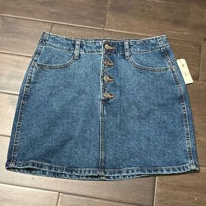Garage high rise button front Jean denim skirt size medium- blue- brand NEW